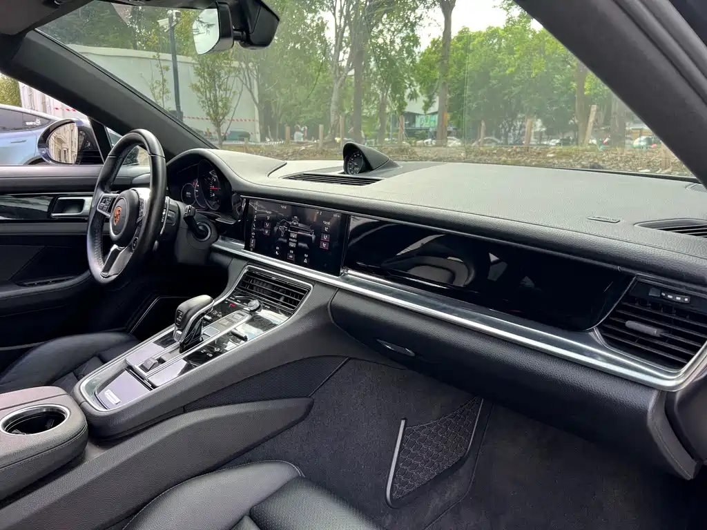 Porsche Panamera 2018 — фото 11