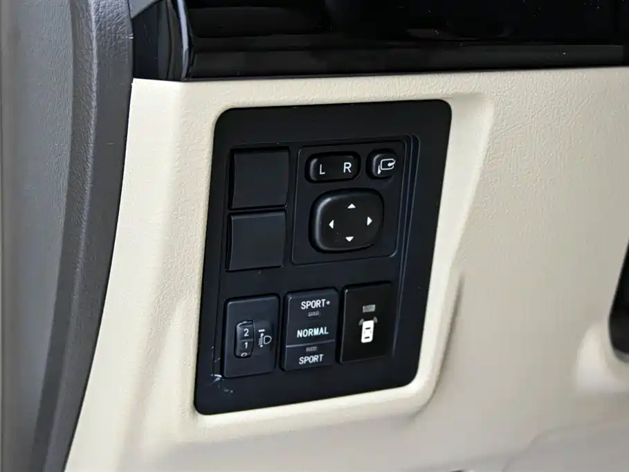 Toyota Prado 2024 — фото 25