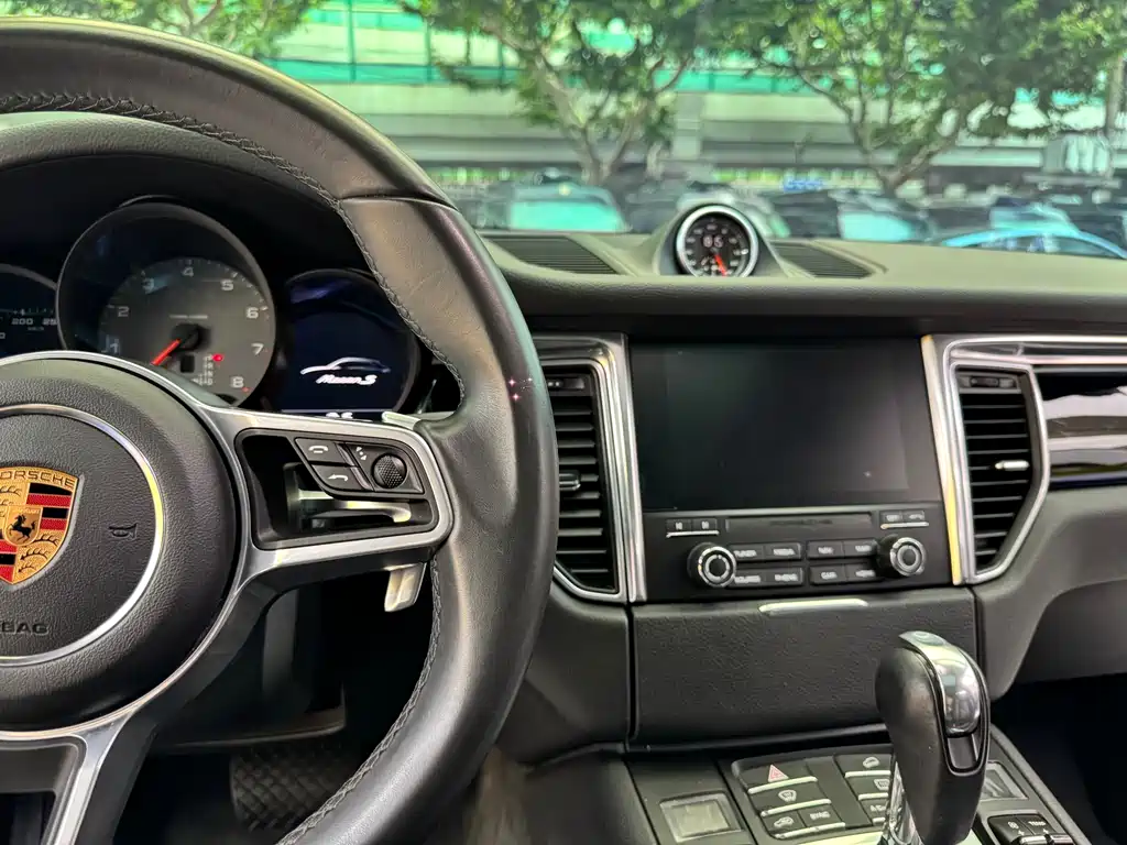 Porsche Macan 2018 — фото 15