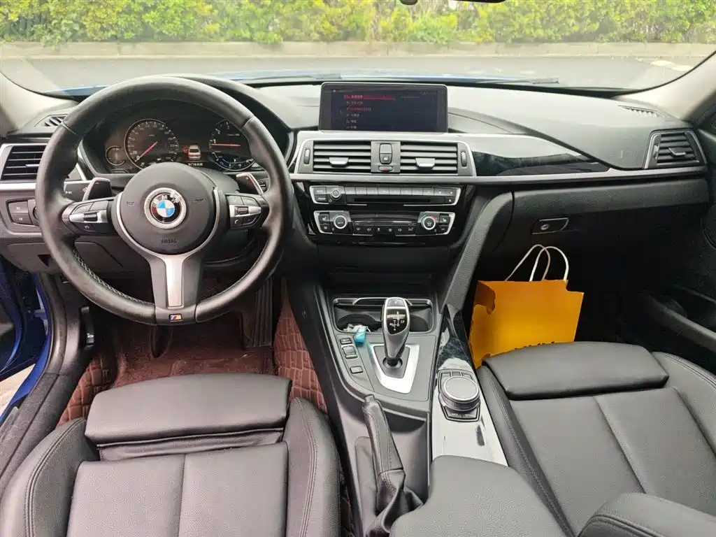 BMW 3 Series 2019 — фото 10