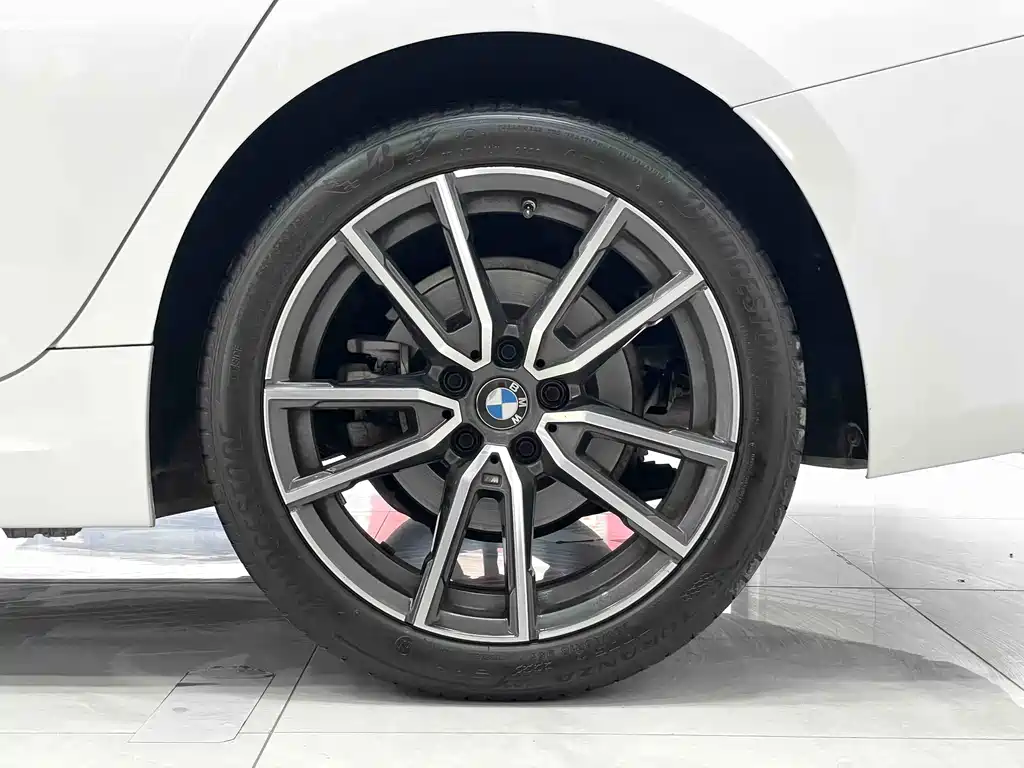 BMW 3 Series 2023 — фото 14