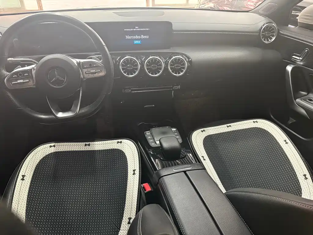 Mercedes-Benz A-Class 2022 — фото 6