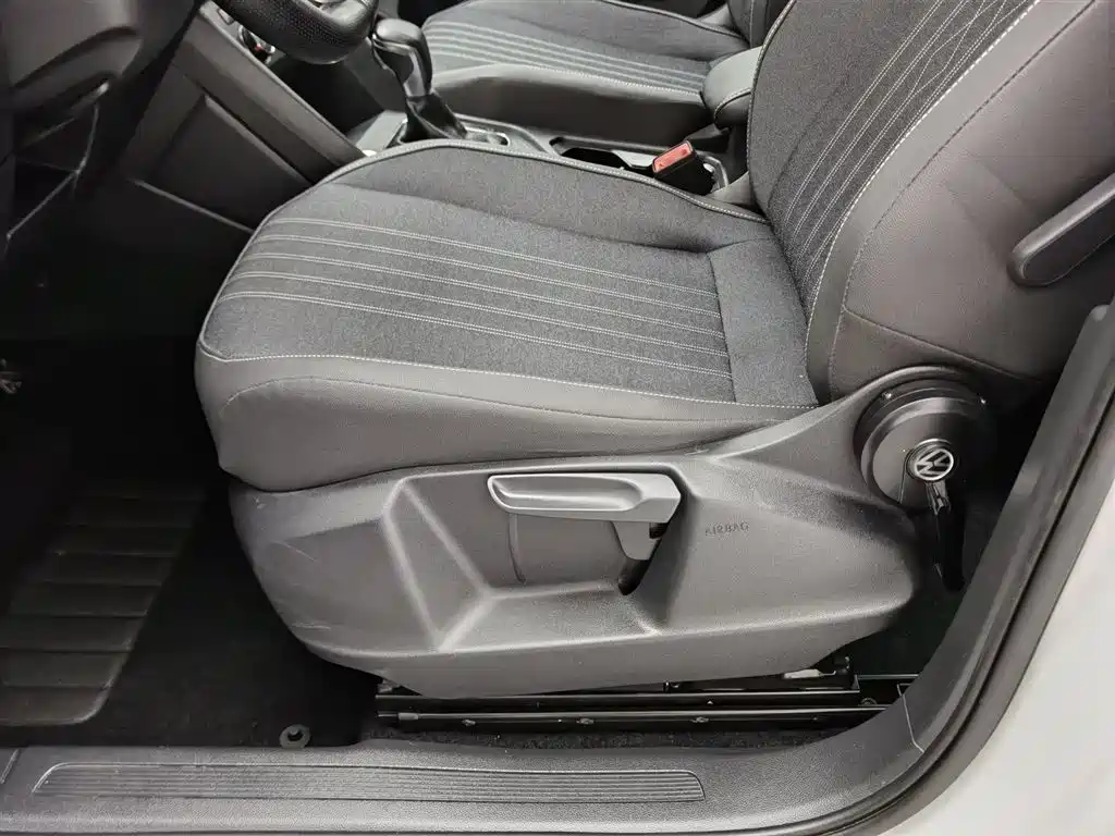 Volkswagen Tiguan L 2023 — фото 20