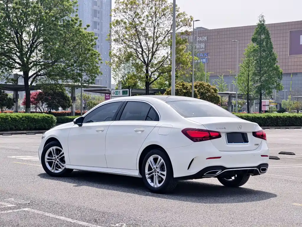 Mercedes-Benz A-Class 2023 — фото 4