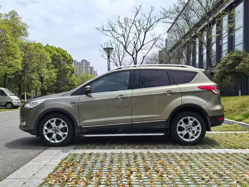 Ford Kuga 2014 — фото 3