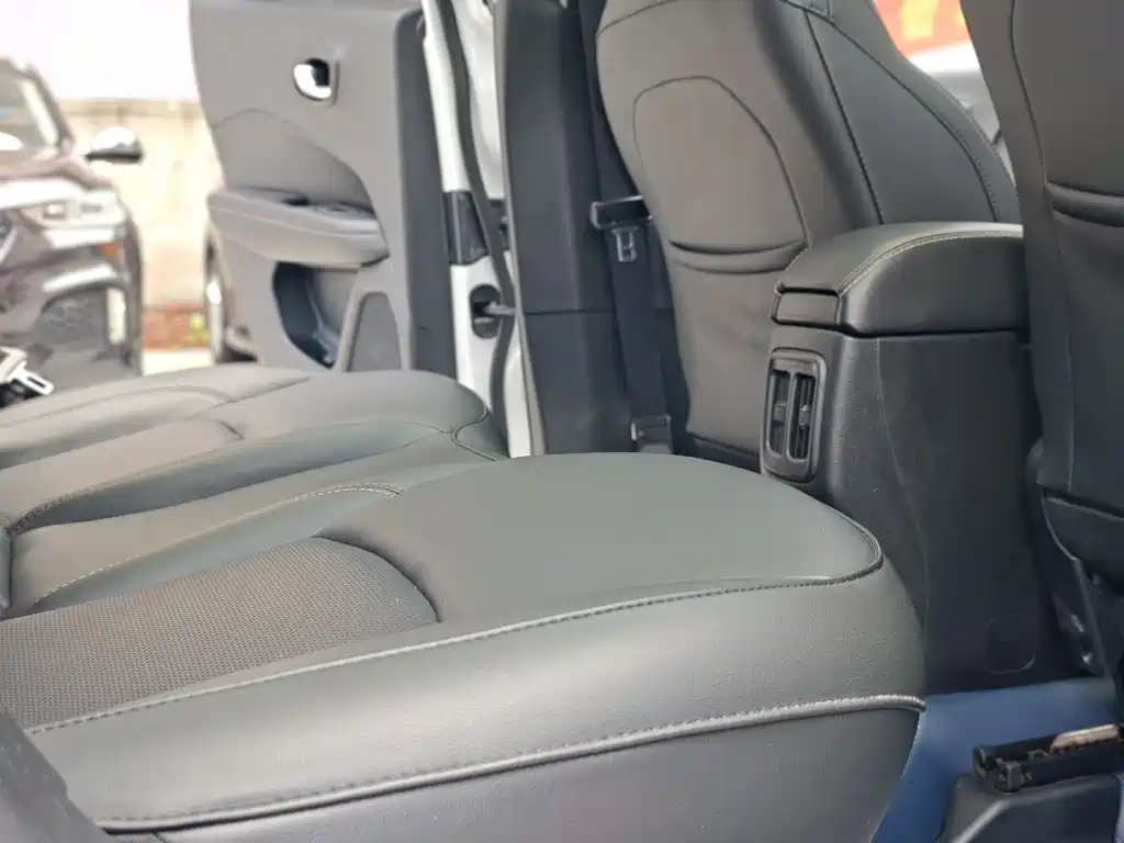 Jeep Compass 2018 — фото 15