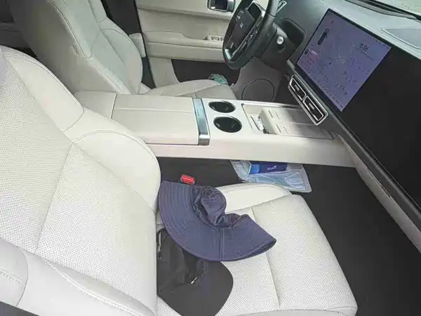 Li Auto L6 2025