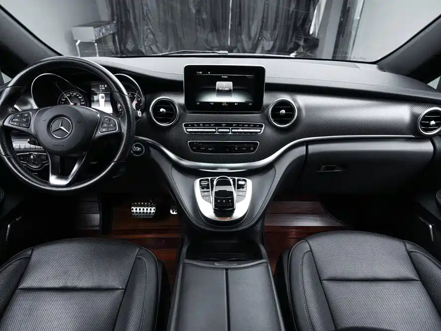 Mercedes-Benz V-Class 2019 — фото 11
