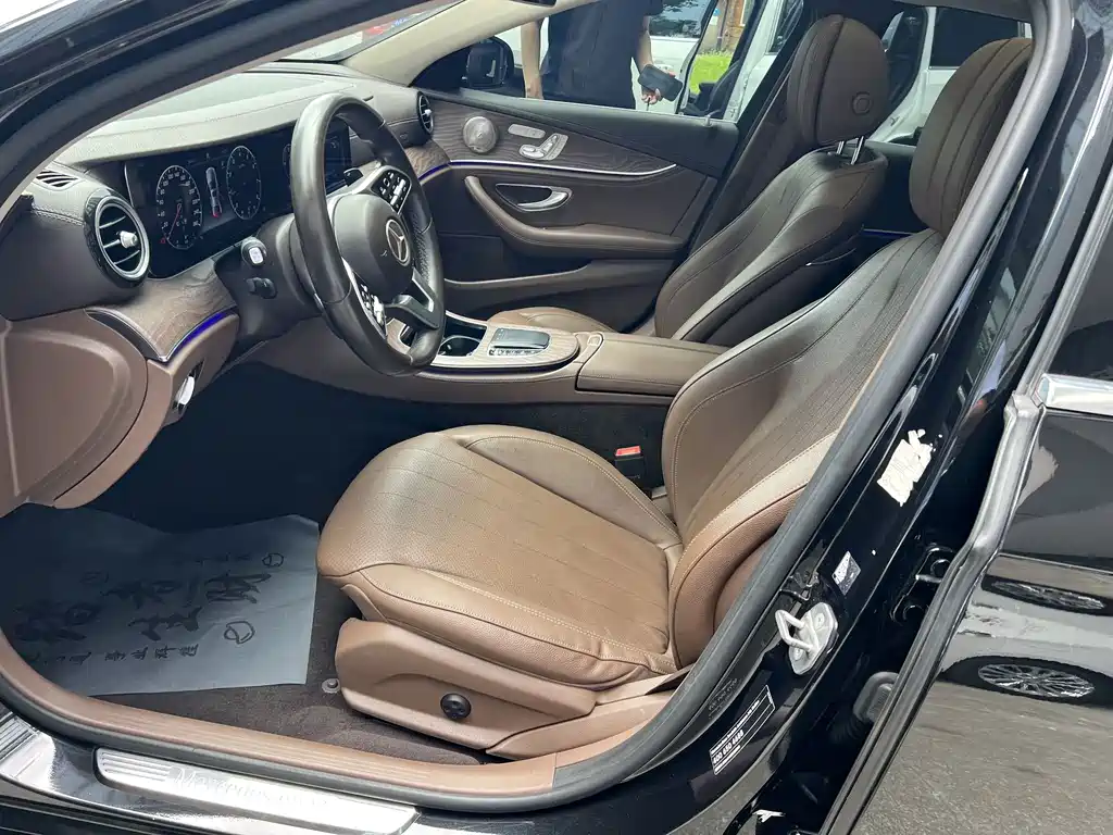 Mercedes-Benz E-Class 2020 — фото 18