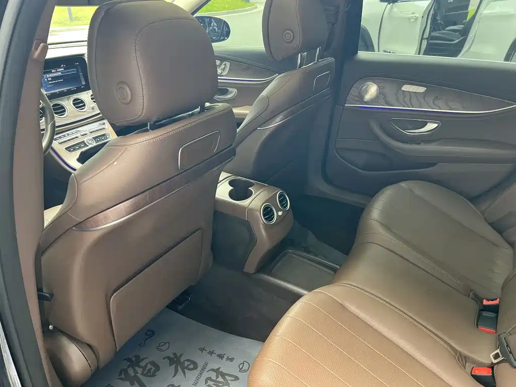 Mercedes-Benz E-Class 2020 — фото 27