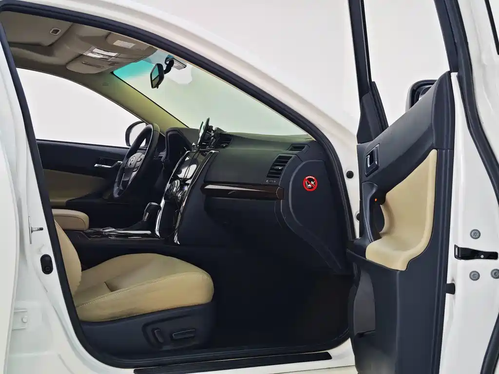 Toyota Reiz 2015 — фото 14