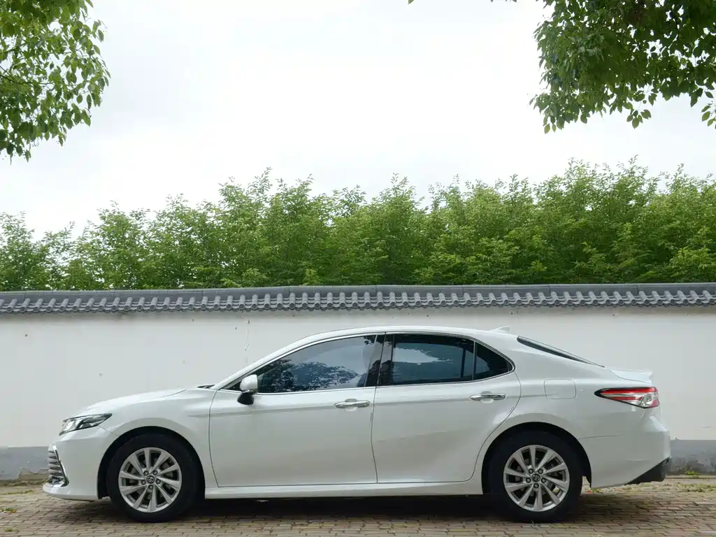 Toyota Camry 2021 — фото 12
