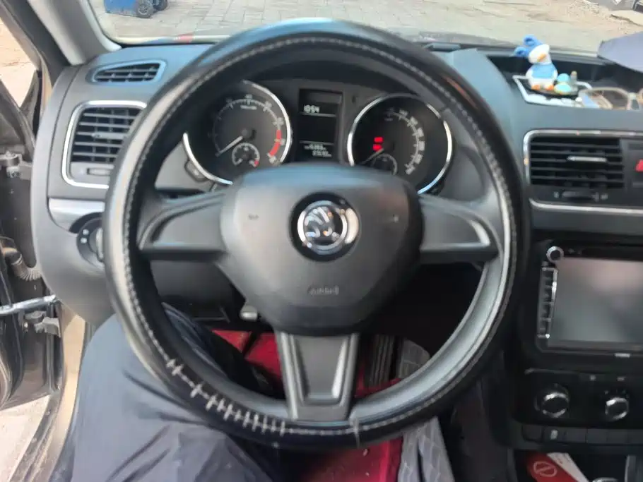 Skoda Yeti 2017 — фото 15