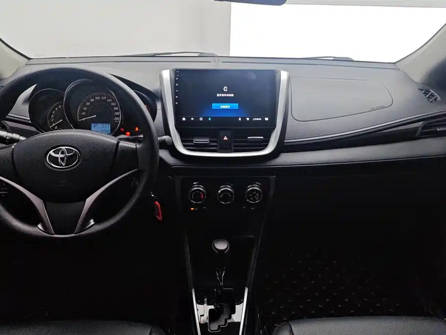 Toyota Yaris L 2020 — фото 13
