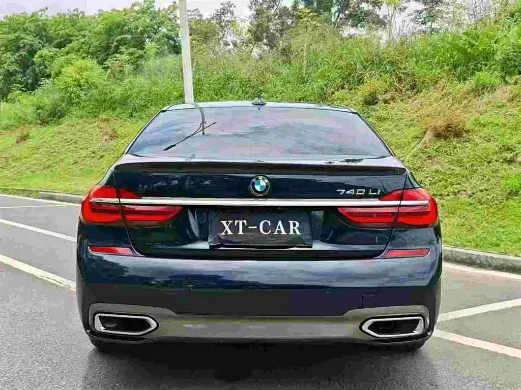 BMW 7 Series 2017 — фото 8