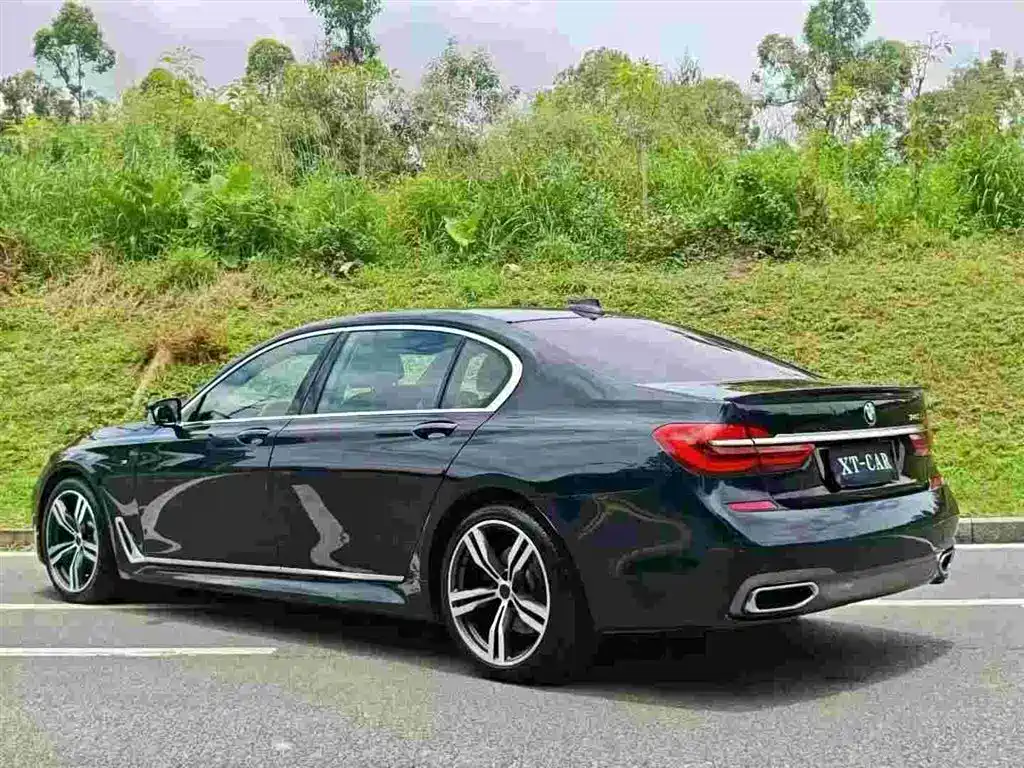 BMW 7 Series 2017 — фото 9