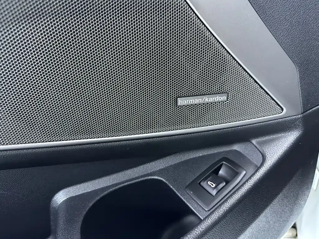 BMW 3 Series 2021 — фото 8