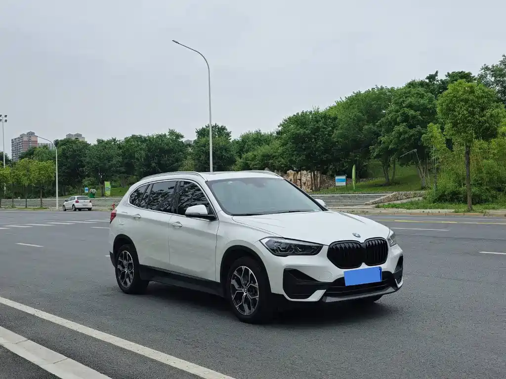 BMW X1 2022 — фото 3
