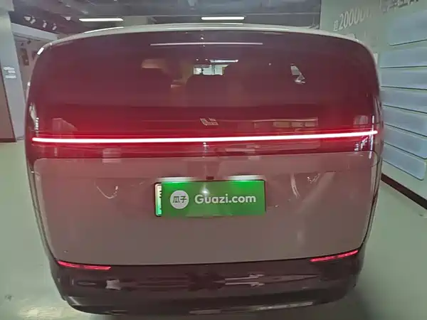Li Auto MEGA 2025