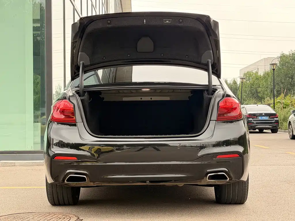 BMW 5 Series 2018 — фото 25
