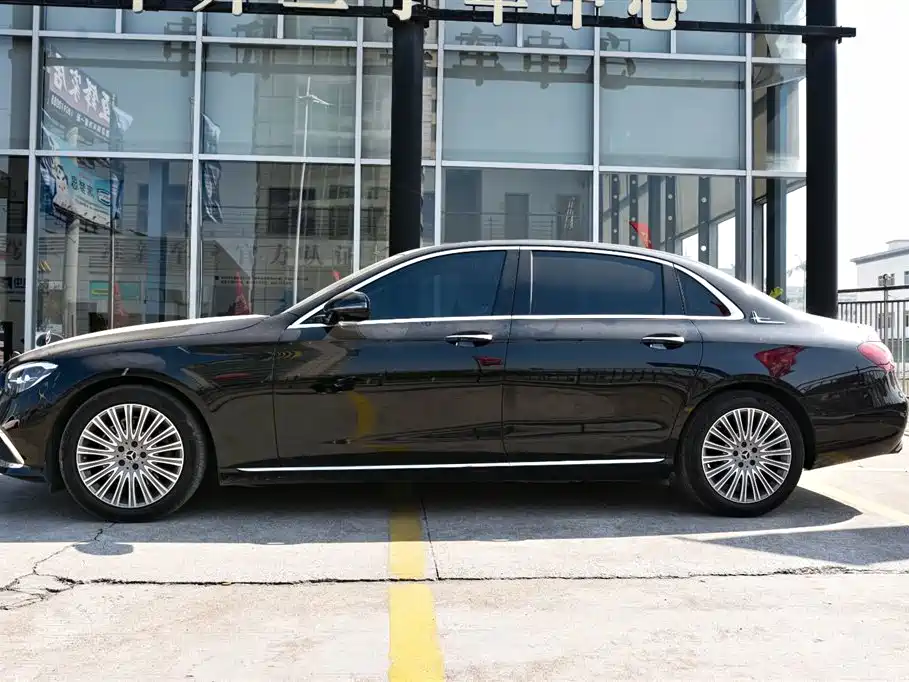 Mercedes-Benz E-Class 2023