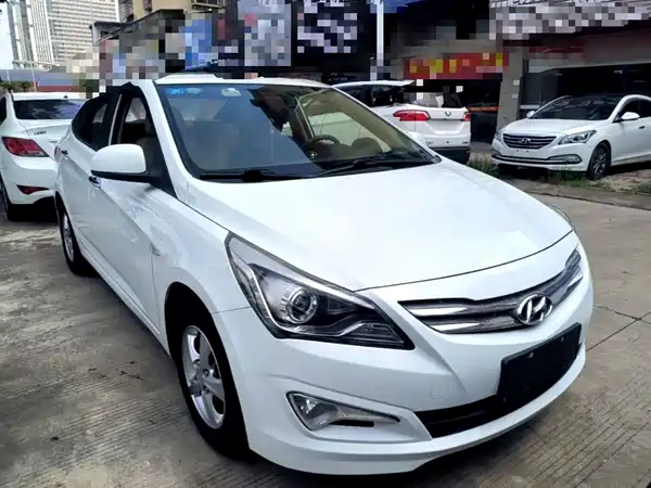 Hyundai Accent 2015