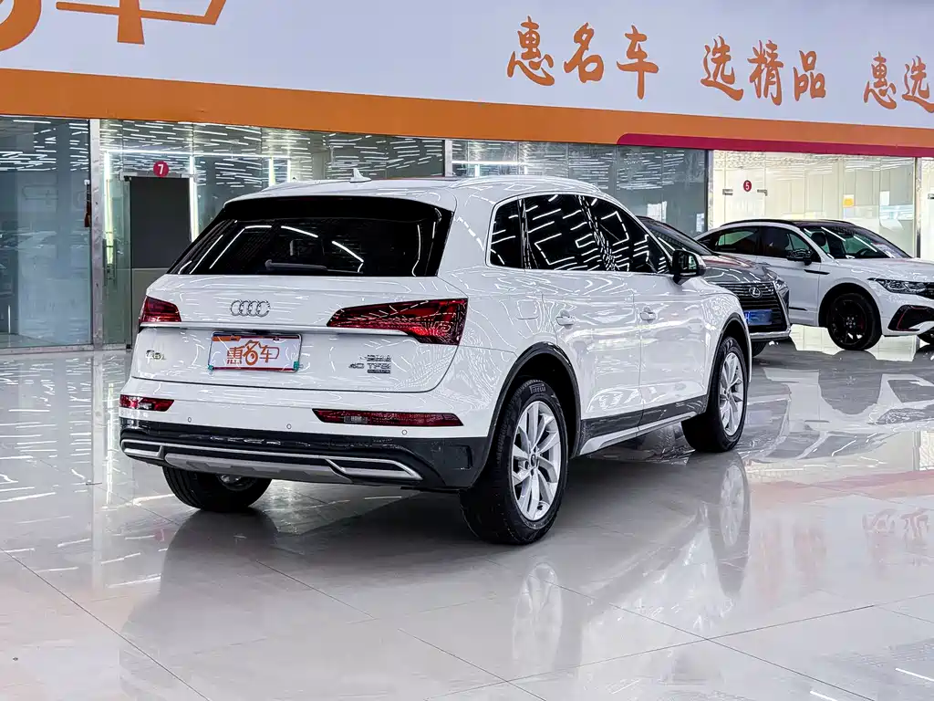 Audi Q5L 2023 — фото 23