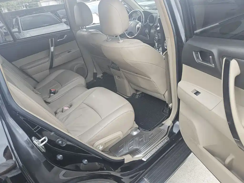 Toyota Highlander 2010 — фото 16
