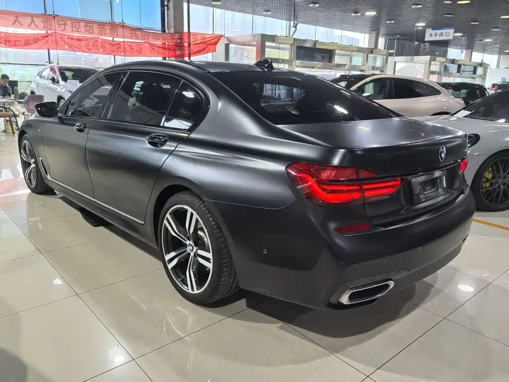 BMW 7 Series 2018 — фото 20