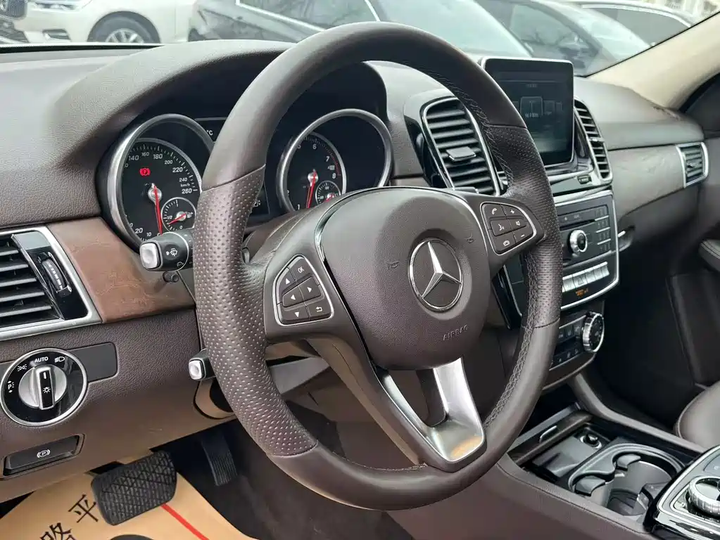 Mercedes-Benz GLE 2016 — фото 12