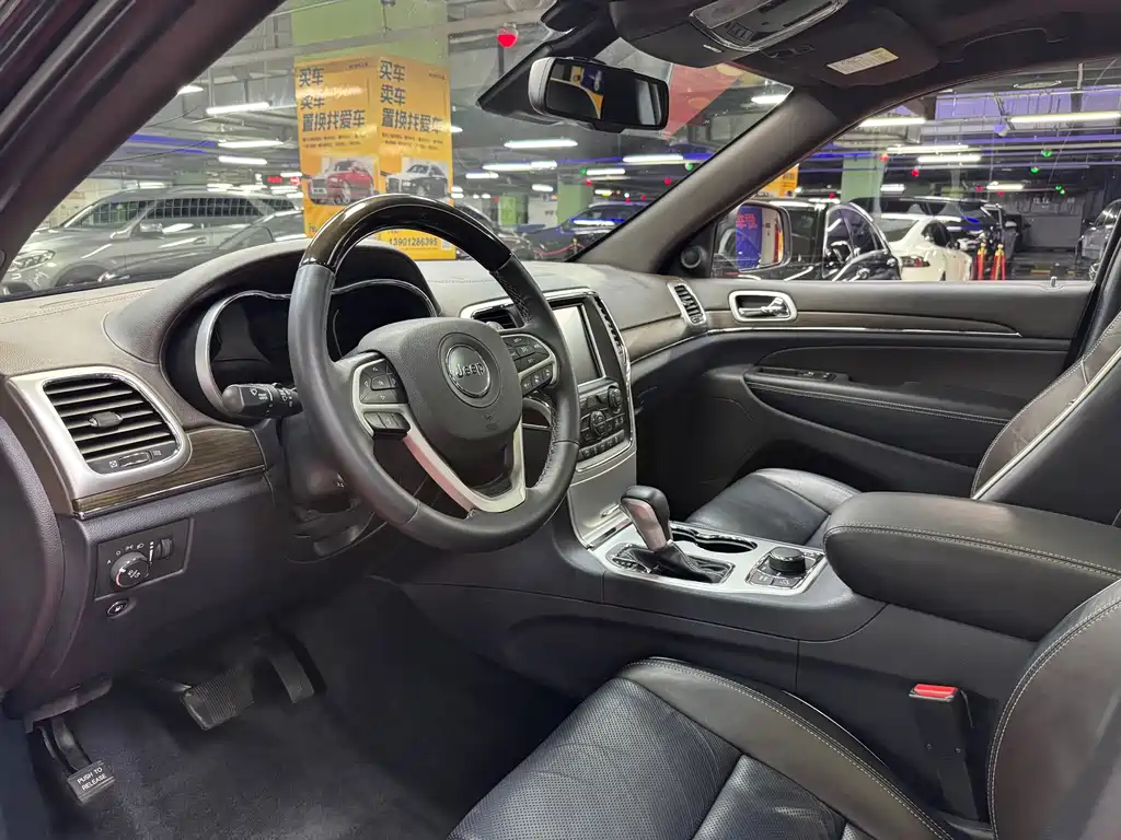 Jeep Grand Cherokee 2016 — фото 13