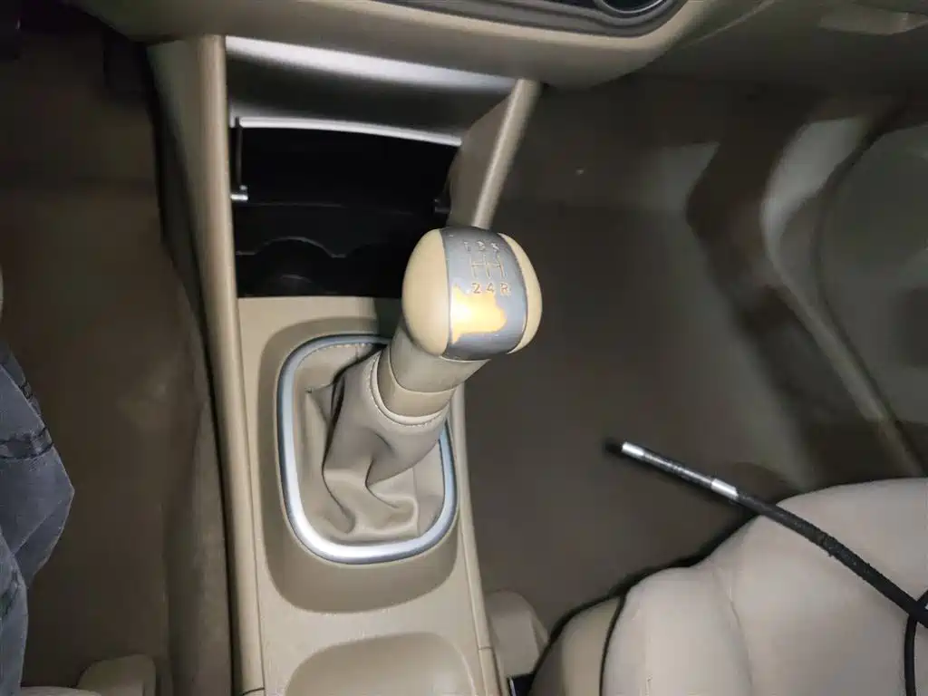 Nissan Sylphy 2014 — фото 14