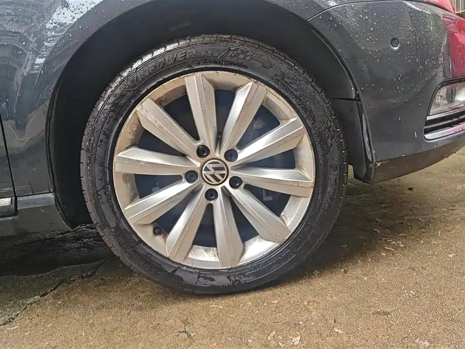 Volkswagen Magotan 2013