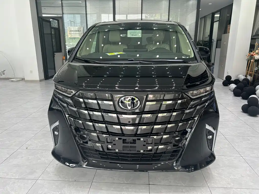 Toyota Alphard — фото 11