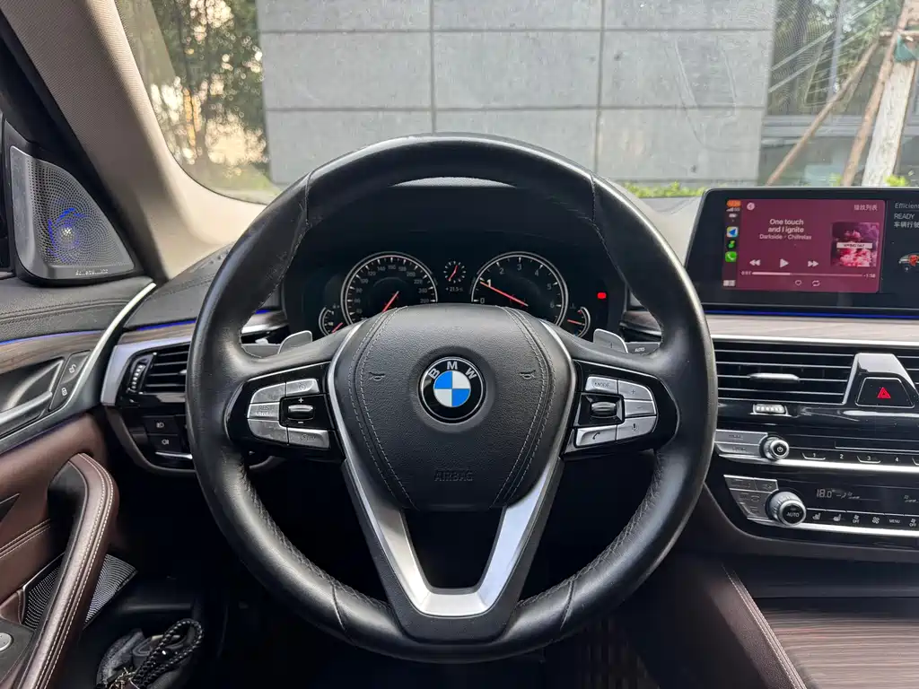 BMW 5 Series 2018 — фото 20