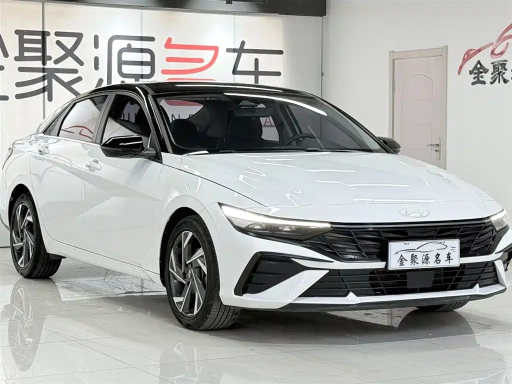 Hyundai Elantra 2024 — фото 3