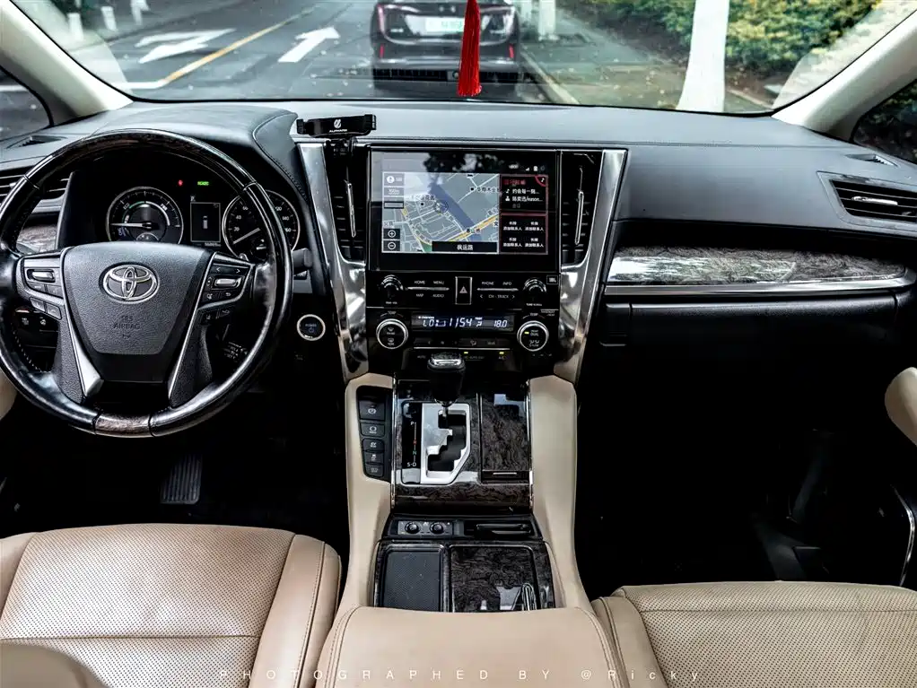 Toyota Alphard 2022 — фото 3
