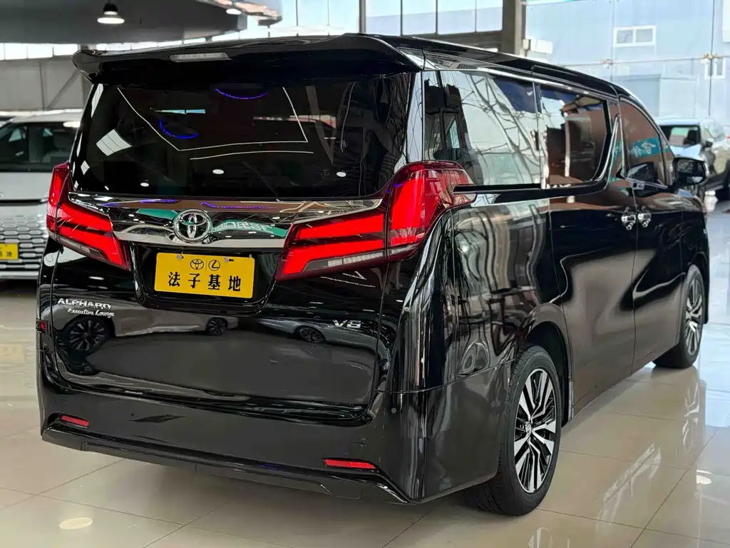 Toyota Alphard 2018 — фото 26