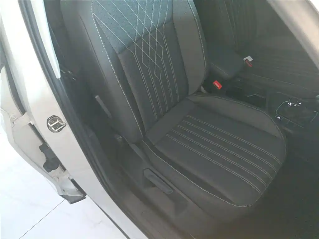 Volkswagen Tiguan L 2023 — фото 25