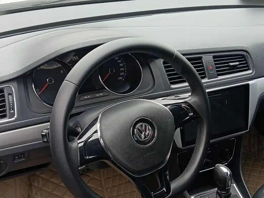 Volkswagen Lavida 2016 — фото 10