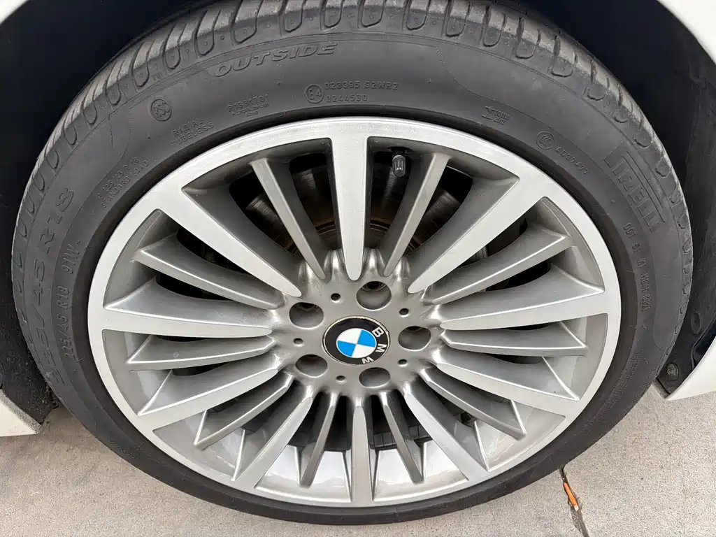 BMW 3 Series 2018 — фото 15