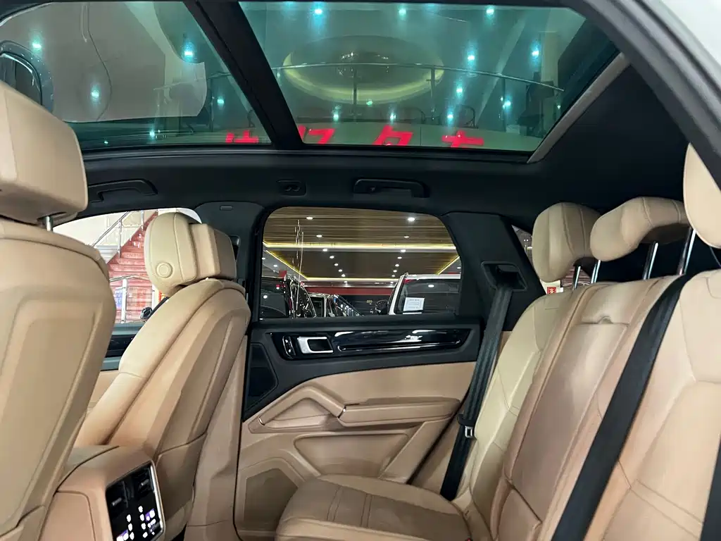 Porsche Cayenne 2018 — фото 14