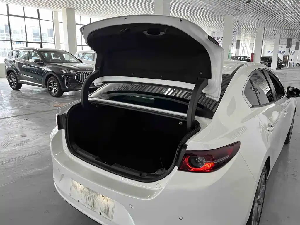 Mazda 3 Axela 2021 — фото 17