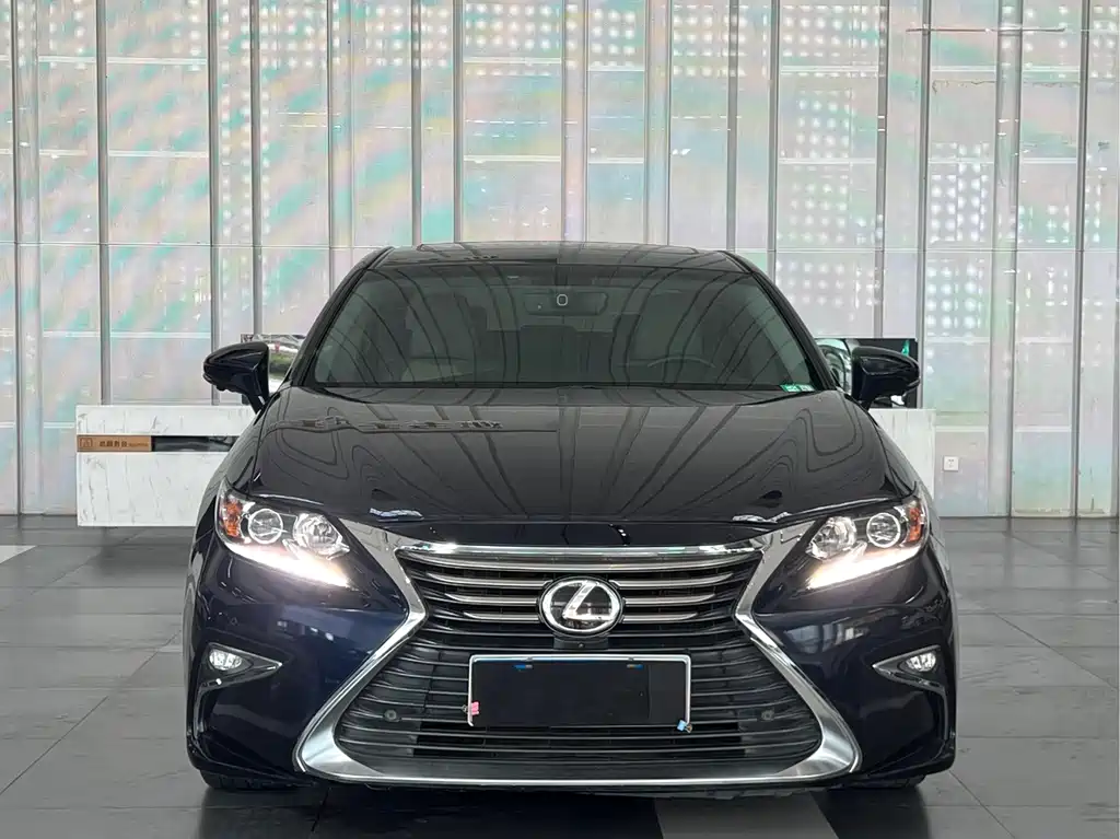 Lexus ES 2018 — фото 2