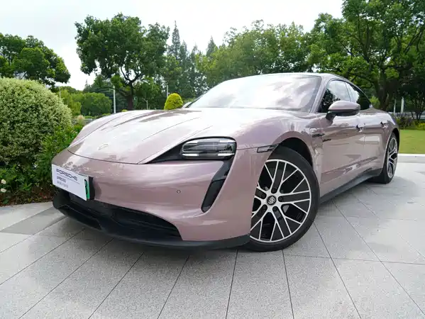 Porsche Taycan 2021