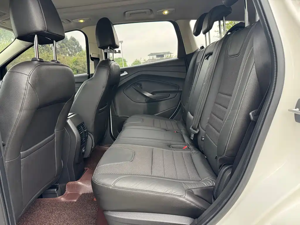 Ford Kuga 2016 — фото 15