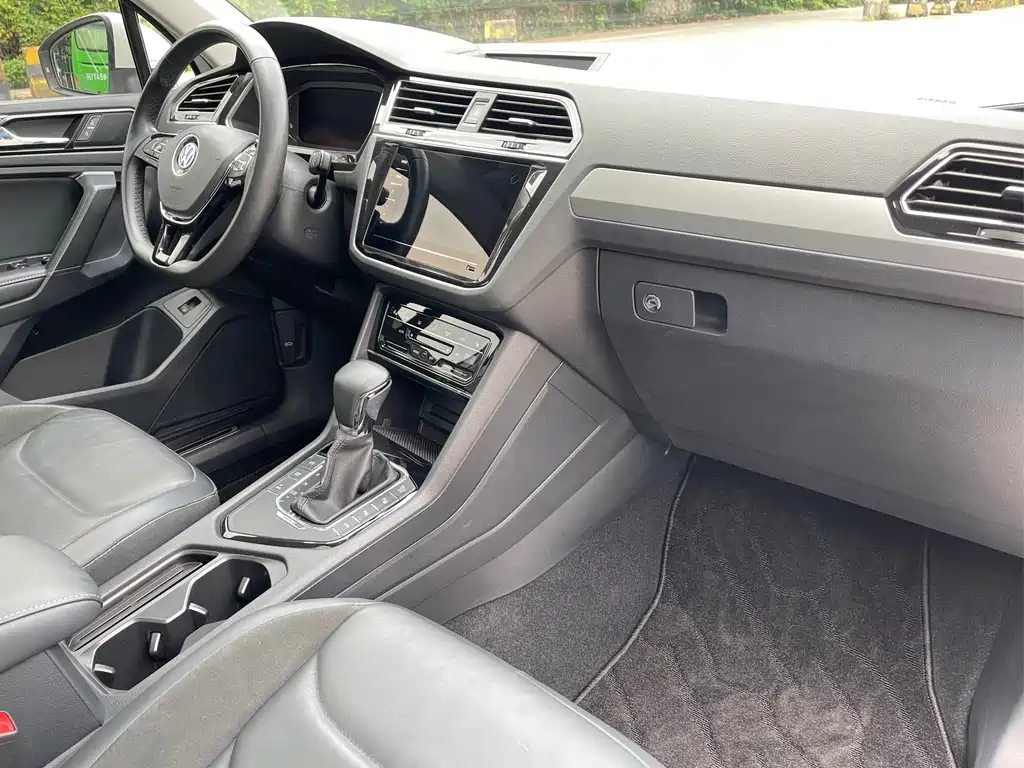 Volkswagen Tiguan L PHEV 2021 — фото 13