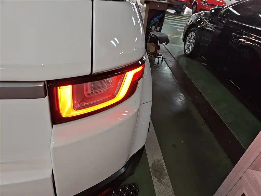 Land Rover Evoque 2018 — фото 24