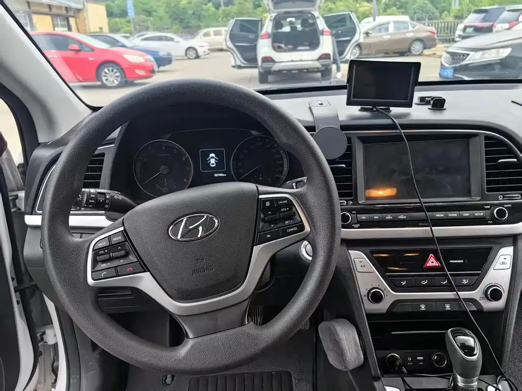 Hyundai Elantra 2018