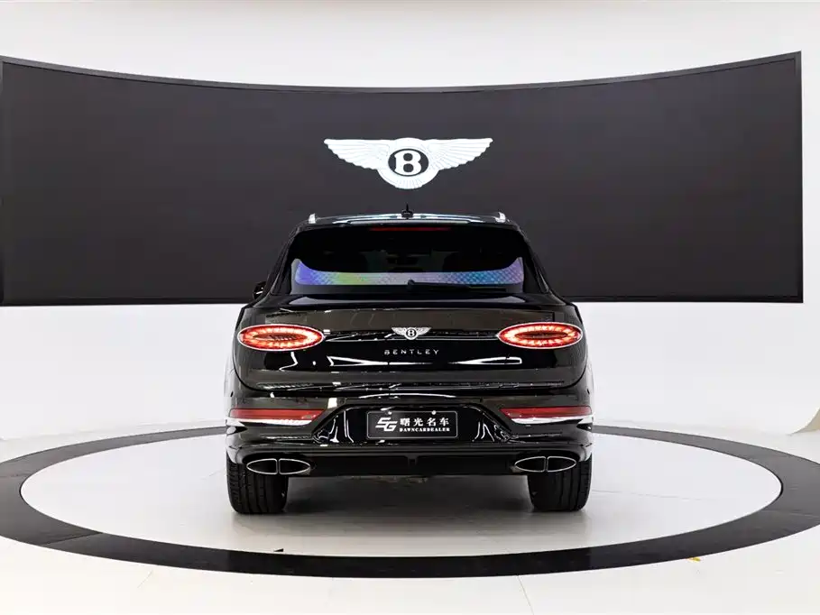 Bentley Bentayga 2023 — фото 5